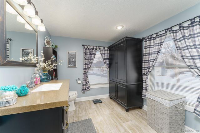 919 E Michigan Avenue, Grass Lake Village, MI 49240