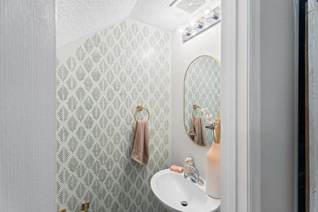 8156 Shadow Oak Drive, North Charleston, SC 29406