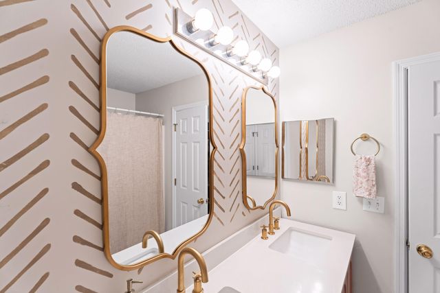 8156 Shadow Oak Drive, North Charleston, SC 29406