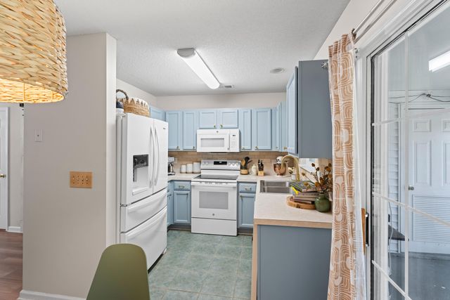 8156 Shadow Oak Drive, North Charleston, SC 29406