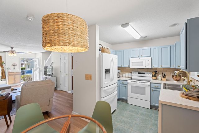 8156 Shadow Oak Drive, North Charleston, SC 29406