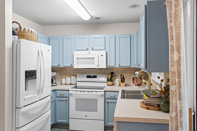 8156 Shadow Oak Drive, North Charleston, SC 29406