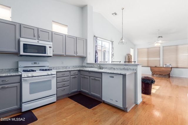 7904 W Wandering Spring Way, Tucson, AZ 85743