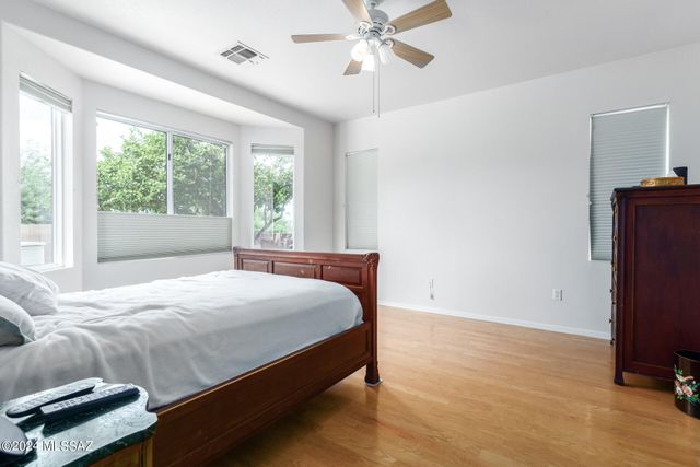 7904 W Wandering Spring Way, Tucson, AZ 85743