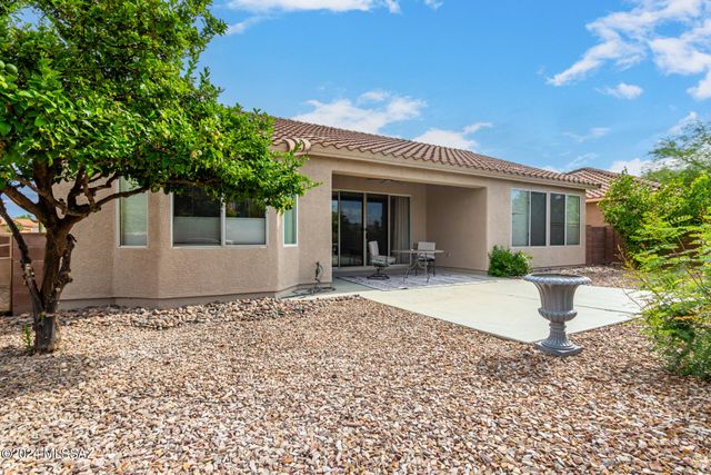 7904 W Wandering Spring Way, Tucson, AZ 85743