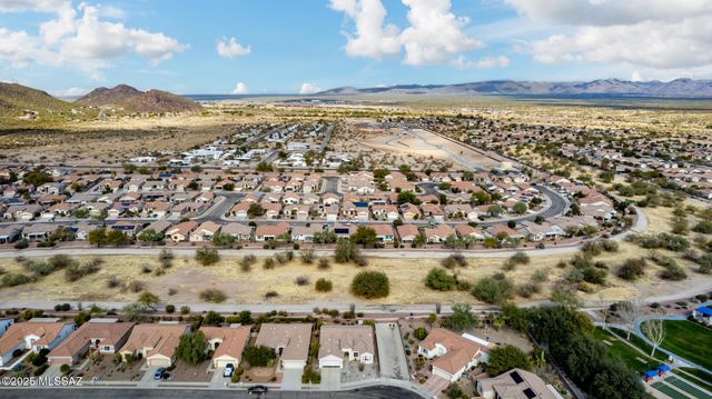 7904 W Wandering Spring Way, Tucson, AZ 85743