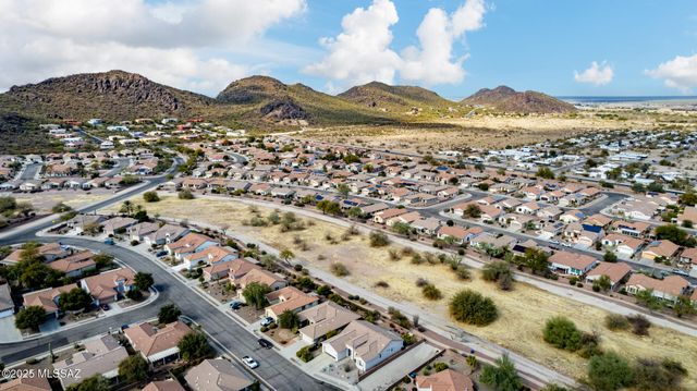 7904 W Wandering Spring Way, Tucson, AZ 85743