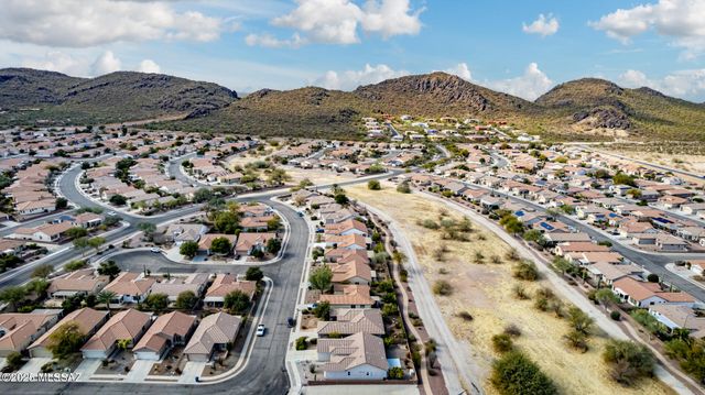 7904 W Wandering Spring Way, Tucson, AZ 85743