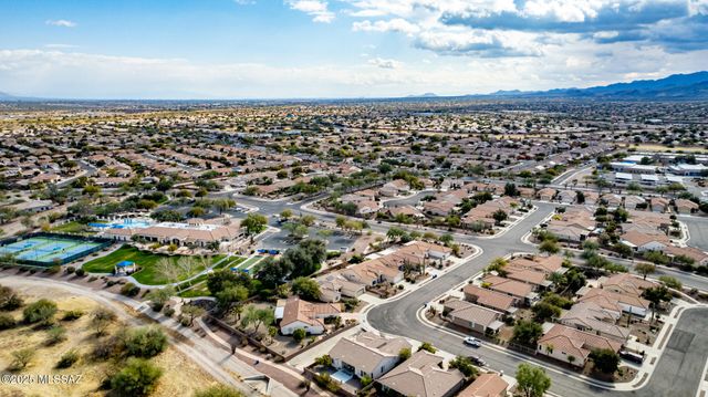 7904 W Wandering Spring Way, Tucson, AZ 85743