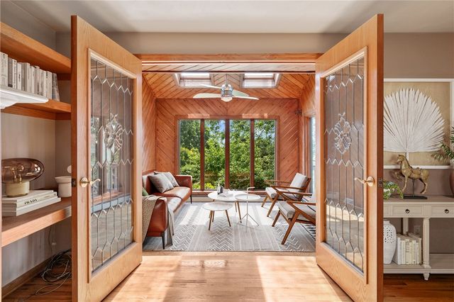 221 Summit Dr, Harrison Twp, PA 15065