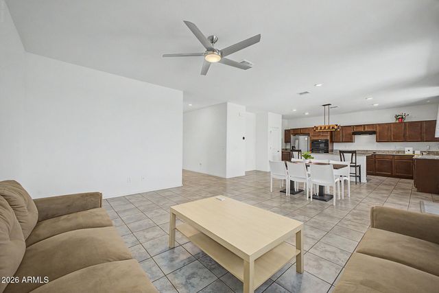 12631 W MIDWAY Avenue, Glendale, AZ 85307