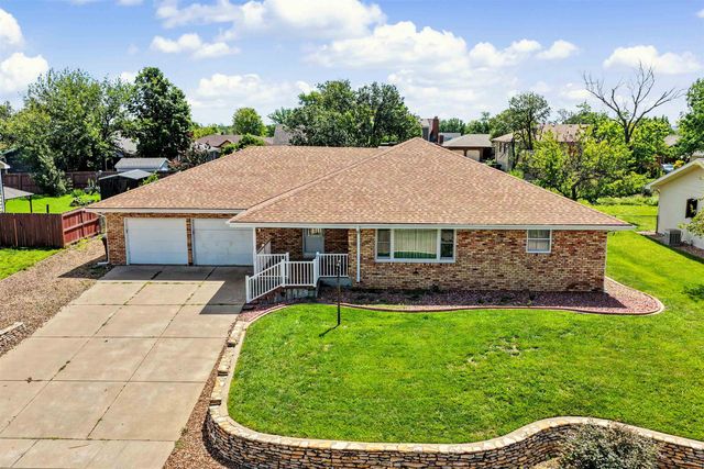 112 N Douglas Dr., Salina, KS 67401