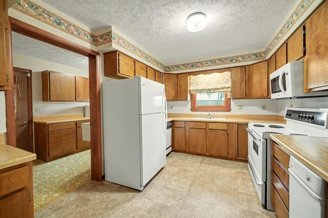 112 N Douglas Dr., Salina, KS 67401
