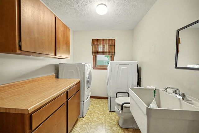112 N Douglas Dr., Salina, KS 67401