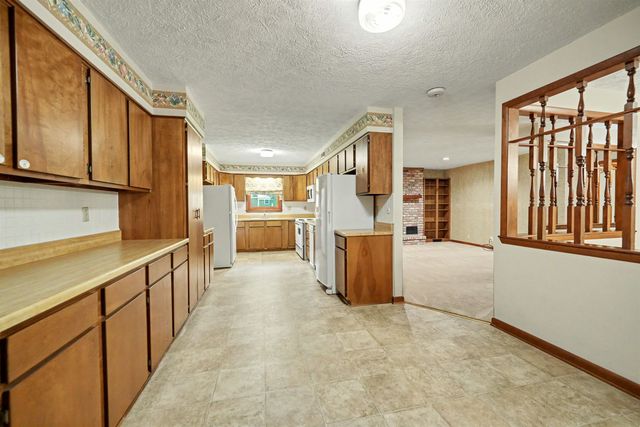 112 N Douglas Dr., Salina, KS 67401