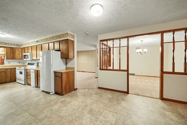 112 N Douglas Dr., Salina, KS 67401