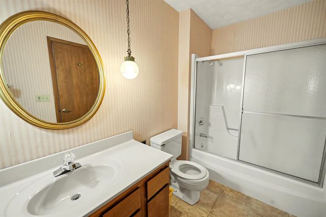 112 N Douglas Dr., Salina, KS 67401
