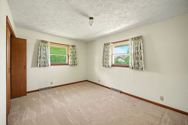 112 N Douglas Dr., Salina, KS 67401