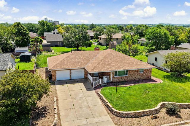 112 N Douglas Dr., Salina, KS 67401
