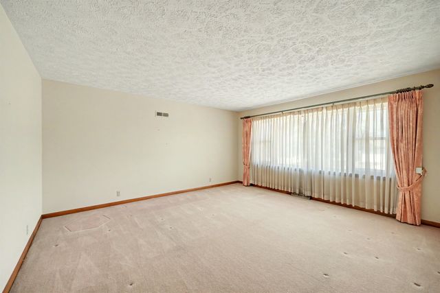 112 N Douglas Dr., Salina, KS 67401
