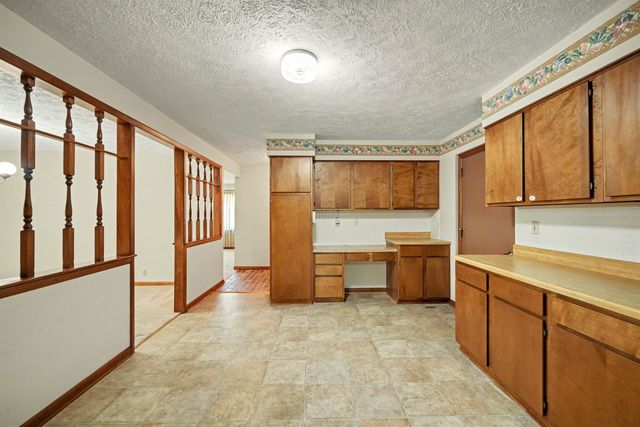112 N Douglas Dr., Salina, KS 67401