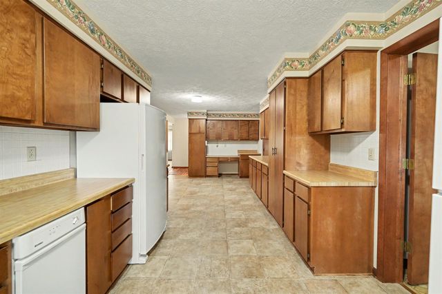 112 N Douglas Dr., Salina, KS 67401