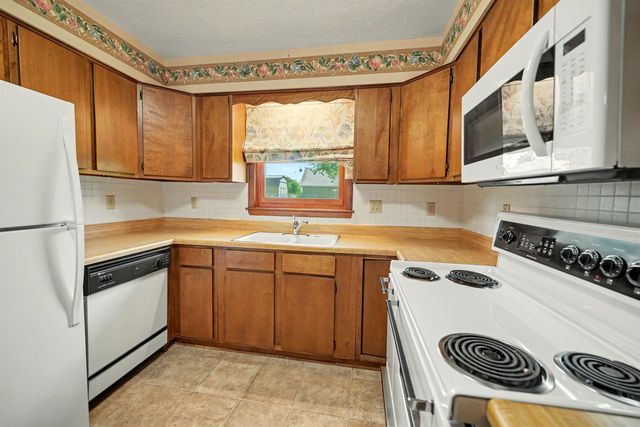 112 N Douglas Dr., Salina, KS 67401