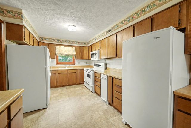 112 N Douglas Dr., Salina, KS 67401