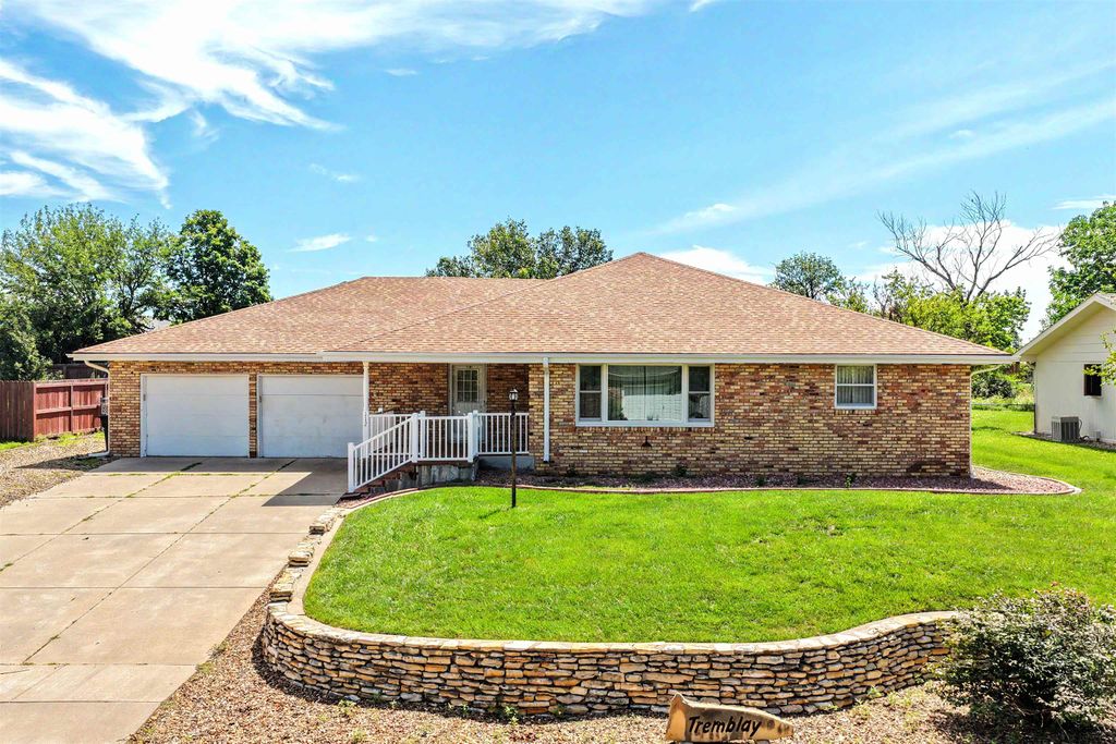 112 N Douglas Dr., Salina, KS 67401