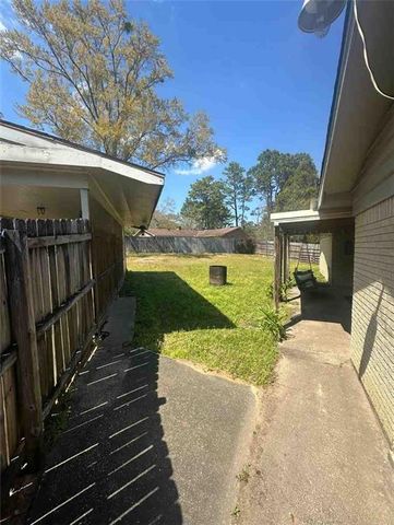 5361 Larchmont Drive, Mobile, AL 36693