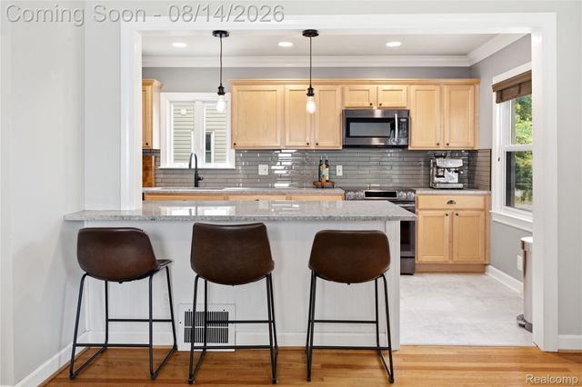 2060 Royal Avenue, Berkley, MI 48072