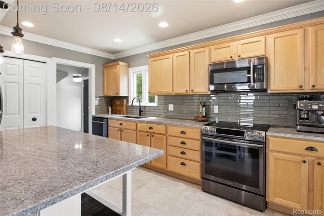 2060 Royal Avenue, Berkley, MI 48072