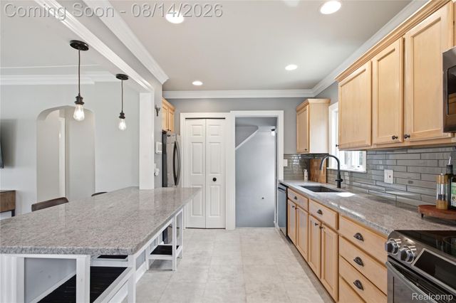 2060 Royal Avenue, Berkley, MI 48072