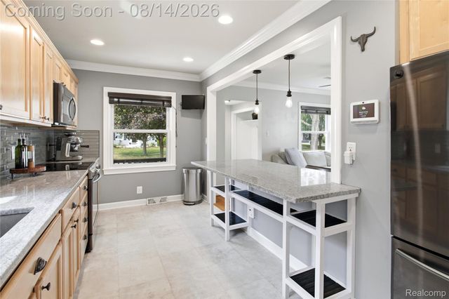 2060 Royal Avenue, Berkley, MI 48072