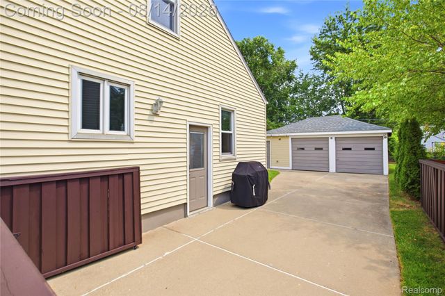 2060 Royal Avenue, Berkley, MI 48072