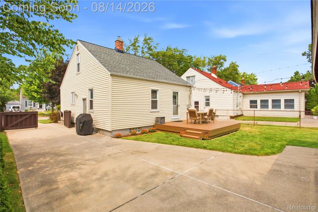 2060 Royal Avenue, Berkley, MI 48072