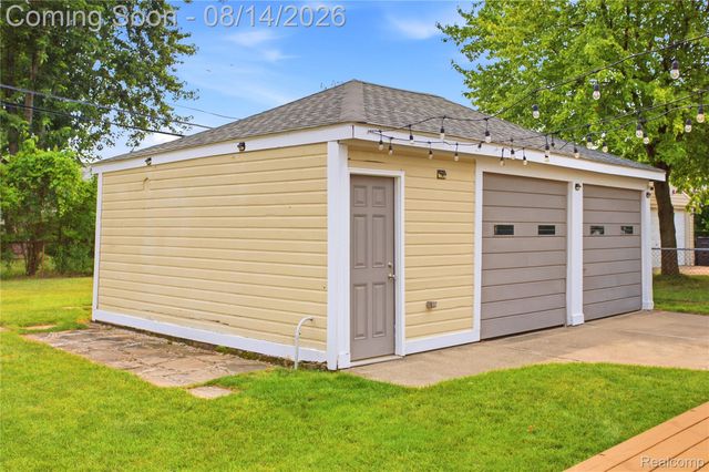 2060 Royal Avenue, Berkley, MI 48072