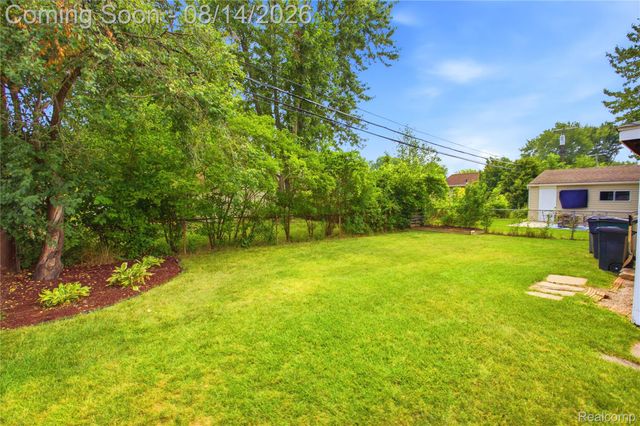 2060 Royal Avenue, Berkley, MI 48072
