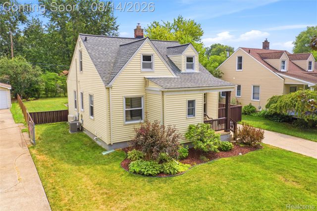 2060 Royal Avenue, Berkley, MI 48072