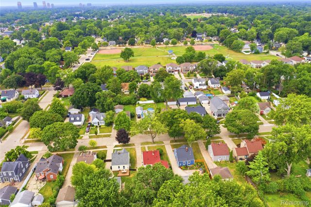 2060 Royal Avenue, Berkley, MI 48072