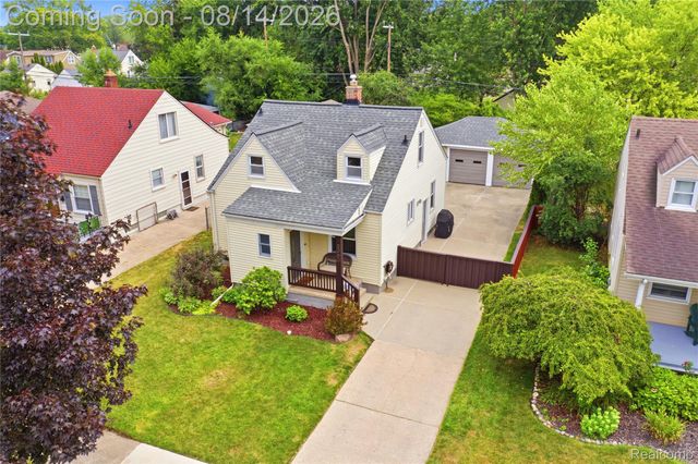 2060 Royal Avenue, Berkley, MI 48072
