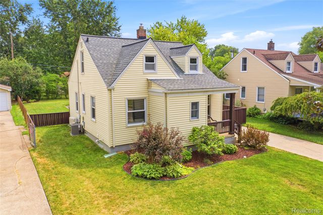 2060 Royal Avenue, Berkley, MI 48072
