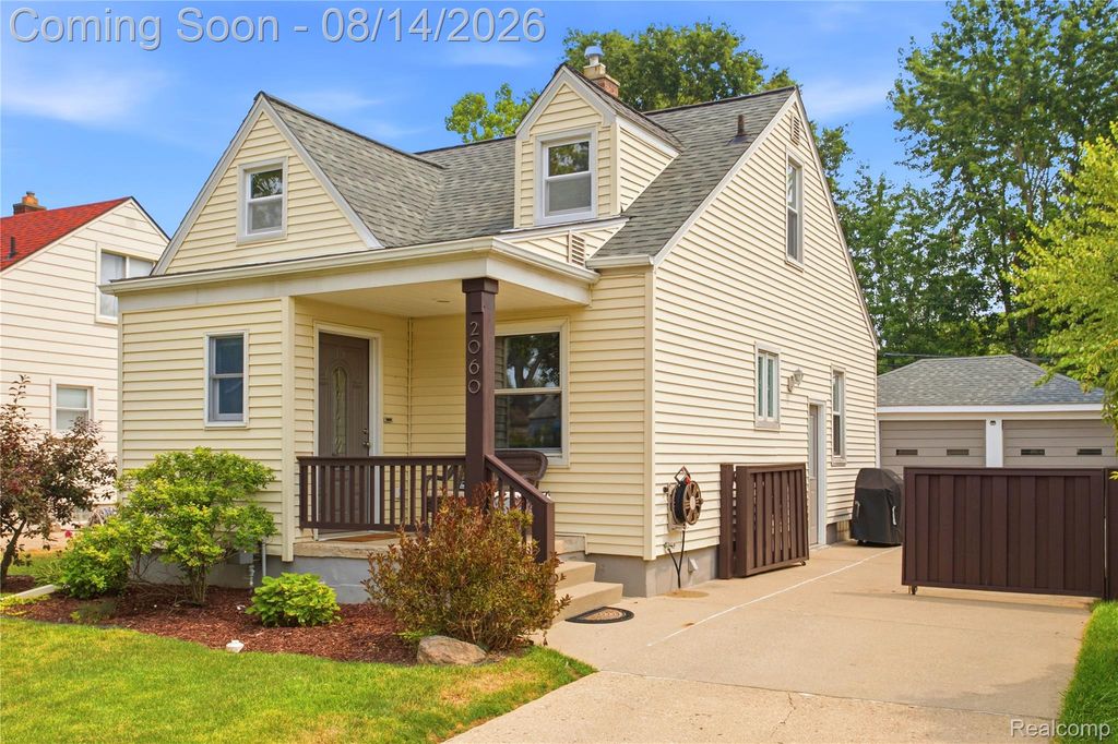 2060 Royal Avenue, Berkley, MI 48072