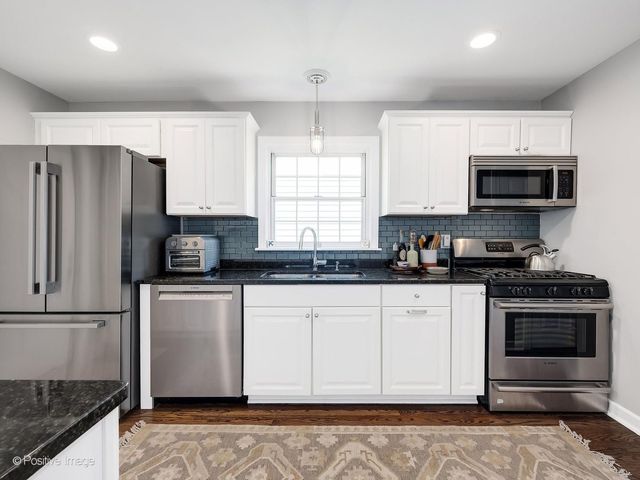 541 E Hickory Street, Hinsdale, IL 60521