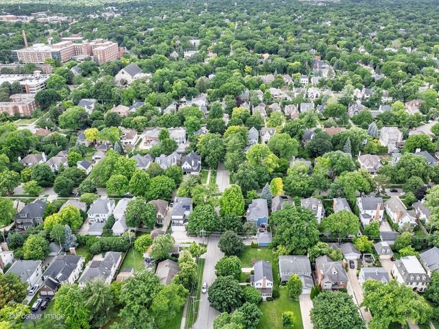 541 E Hickory Street, Hinsdale, IL 60521