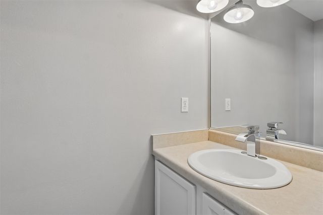 206 NW Ridgeline Drive, Ankeny, IA 50023
