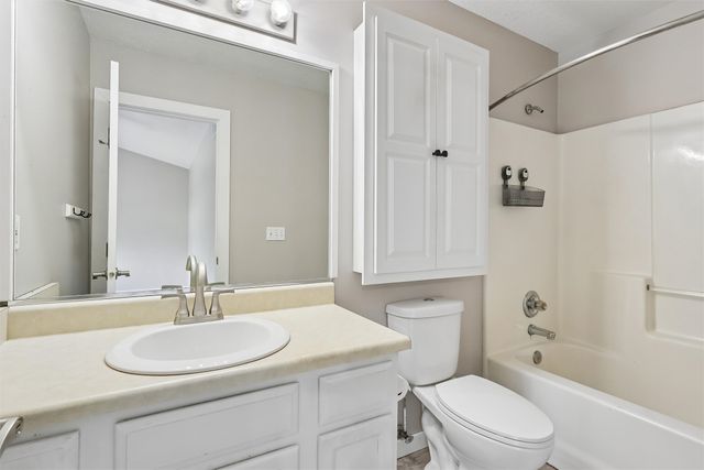 206 NW Ridgeline Drive, Ankeny, IA 50023