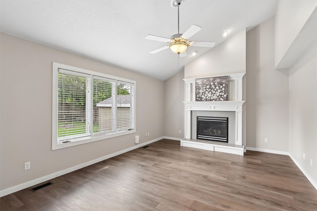 206 NW Ridgeline Drive, Ankeny, IA 50023