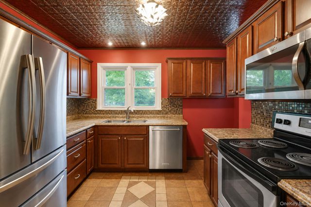 287 Munsell Road, Patchogue, NY 11772