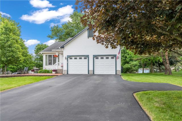 31 Cheshire Lane, Gates, NY 14624